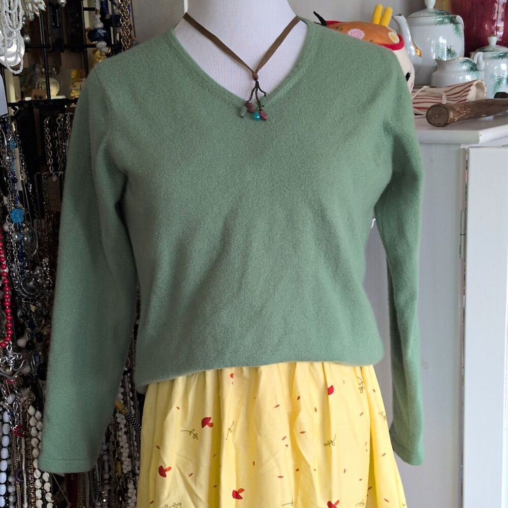 L.L. Bean Cashmere V Neck Sweater Womens M Light Gray Pullover